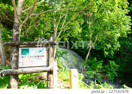 知床カムイワッカ湯の滝にある看板 知床カムイワッカ湯の滝にある看板 127581976