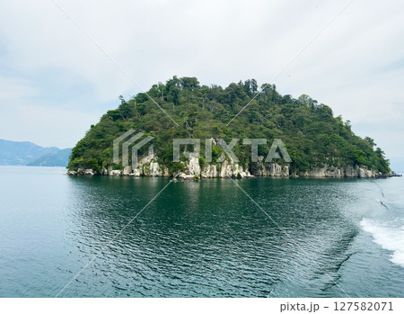 船から見た竹生島、琵琶湖クルーズ、2025年5月撮影 127582071