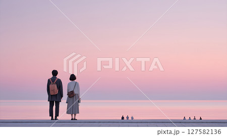 淡いパステルカラーの夕暮れと中年男女　エモい風景 127582136