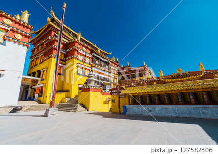 Grand Architecture of Songzanlin Monastery on a Sunny Day Grand Architecture of Songzanlin Monastery on a Sunny Day 127582306