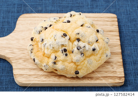 チョコ入りメロンパン チョコ入りメロンパン 127582414