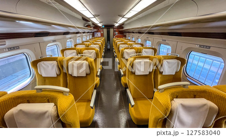 コロナ禍の秋田新幹線車内 127583040