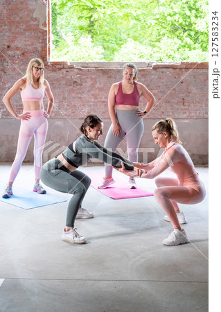 Join our invigorating Group Workout Session, where Team Motivation meets Fitness Fun activities 127583234