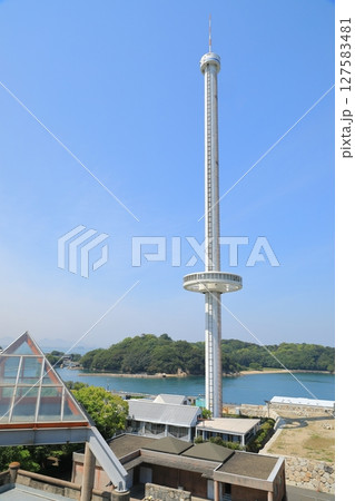 展望台が回転しながら上下する瀬戸大橋タワーの佇まい 127583481