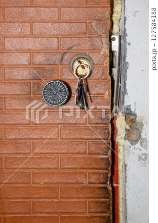old front door to house with lock and keys old front door to house with lock and keys 127584188