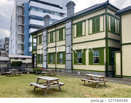 旧長崎内外倶楽部 庭側 長崎県長崎市 曇り 出島 旧長崎内外倶楽部 庭側 長崎県長崎市 曇り 出島 127584590