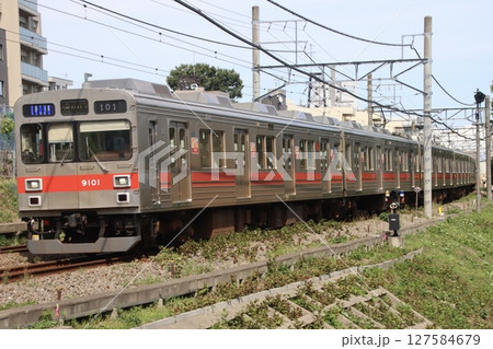 東急大井町線を行く9000系(赤帯) 東急大井町線を行く9000系(赤帯) 127584679