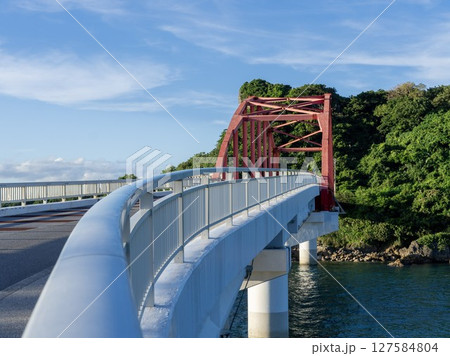 伊計大橋と自然の風景 127584804