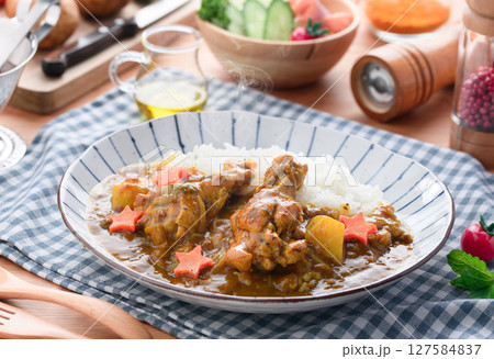ごろっと手羽元のスパイシーチキンカレー 湯気立ちの美味しさ ごろっと手羽元のスパイシーチキンカレー 湯気立ちの美味しさ 127584837