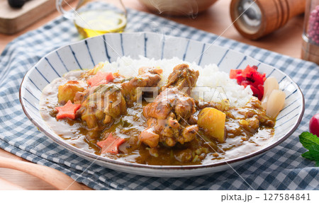 ごろっと手羽元のスパイシーチキンカレー 湯気立ちの美味しさ ごろっと手羽元のスパイシーチキンカレー 湯気立ちの美味しさ 127584841