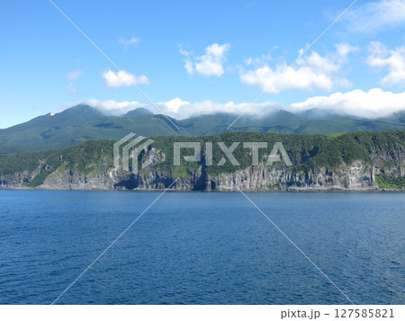 知床観光船おーろらから見た知床連山（知床五湖付近） 127585821