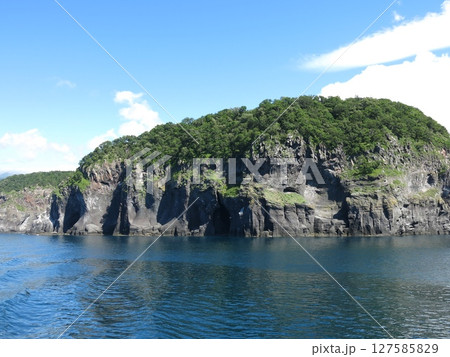 知床観光船おーろらから見たクンネポール(岩尾別~フレペの滝間) 知床観光船おーろらから見たクンネポール(岩尾別~フレペの滝間) 127585829