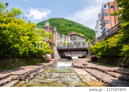 下呂温泉街の風景「せせらぎの小径」《岐阜県下呂市》 下呂温泉街の風景「せせらぎの小径」《岐阜県下呂市》 127585904