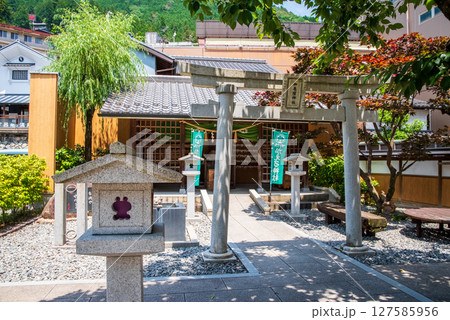 下呂温泉街の風景『かえる神社』 127585956