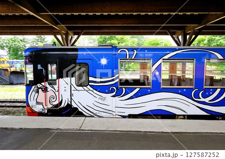 初夏、新緑の北海道、道東の内陸、陸別町、日本一寒い町、零下、銀河鉄道、電車運転体験、幸せの黄色いハン 127587252