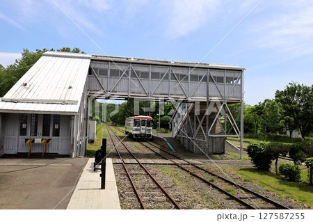初夏、新緑の北海道、道東の内陸、陸別町、日本一寒い町、零下、銀河鉄道、電車運転体験、幸せの黄色いハン 127587255