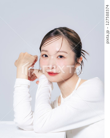女性の美容ポートレート スキンケア コスメ 女性の美容ポートレート スキンケア コスメ 127588374