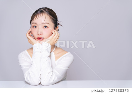 女性の美容ポートレート スキンケア コスメ 女性の美容ポートレート スキンケア コスメ 127588376