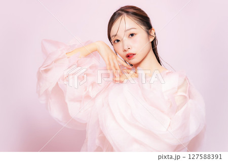 女性の美容ポートレート スキンケア コスメ 女性の美容ポートレート スキンケア コスメ 127588391