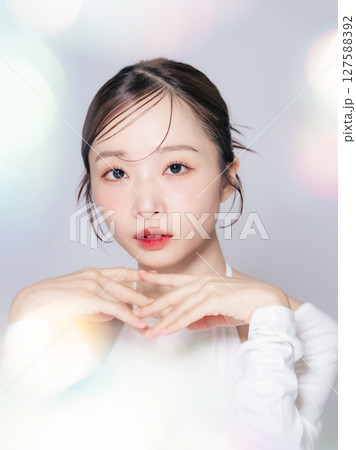 女性の美容ポートレート　スキンケア　コスメ 127588392
