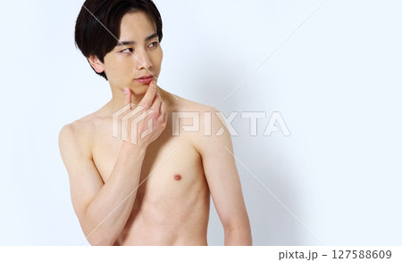 男性のポートレート　ビューティーイメージ 127588609