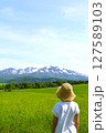 新緑の北海道、大雪山国立公園、大雪山連峰のパノラマを望む大雪高原、旭ケ丘 127589103