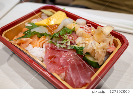 日本の岡山県備前市で食べたとても美味しいスーパーの弁当と惣菜 日本の岡山県備前市で食べたとても美味しいスーパーの弁当と惣菜 127592009
