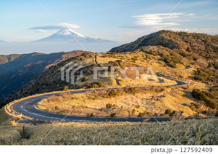 西伊豆スカイラインと富士山 127592409