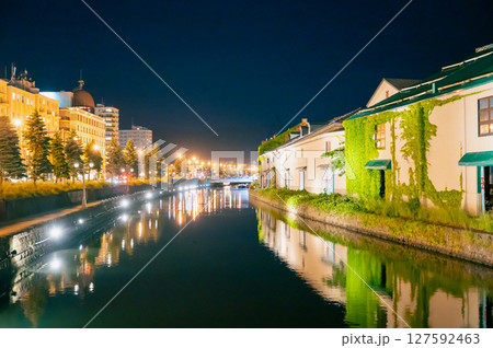 ライトアップされた小樽運河 127592463