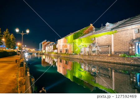 ライトアップされた小樽運河 127592469