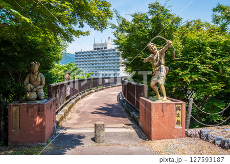 下呂温泉の風景【縄文橋のモニュメント】（岐阜県下呂市） 127593187