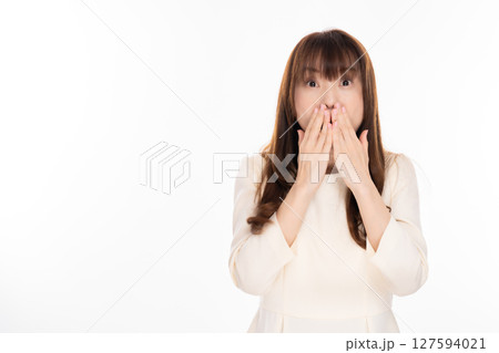 ショックを受けるミドルの女性 127594021