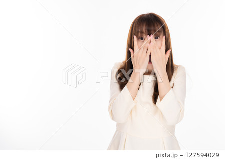 ショックを受けるミドルの女性 ショックを受けるミドルの女性 127594029
