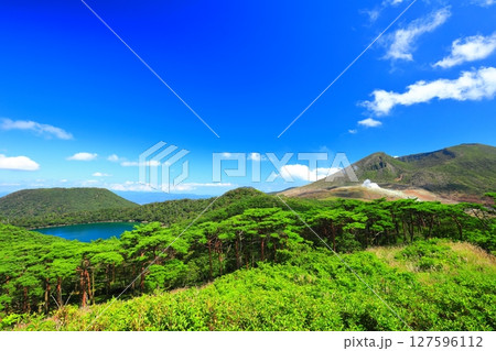 【宮崎県】晴天の韓国岳と六観音御池(えびの高原) 【宮崎県】晴天の韓国岳と六観音御池(えびの高原) 127596112