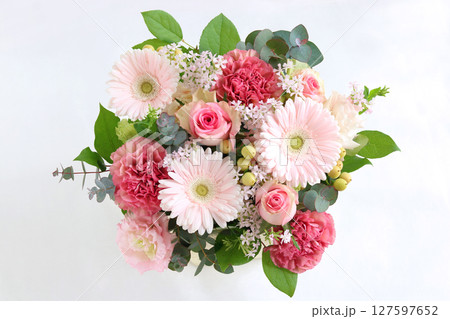 ガーベラとカーネーションのアレンジメント ガーベラとカーネーションのアレンジメント 127597652