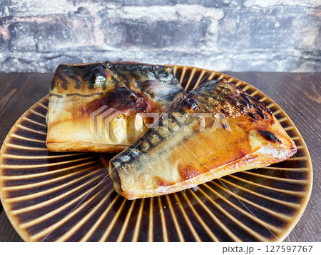 サバの塩焼き 脂の乗った青魚の定番焼き物 127597767