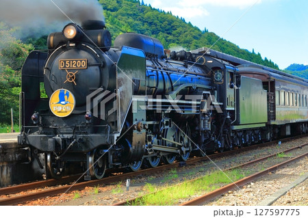 【島根県】津和野駅で黒煙を上げるSLやまぐち号 【島根県】津和野駅で黒煙を上げるSLやまぐち号 127597775