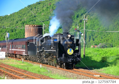 【山口県】黒煙を上げて篠目駅を発進するSLやまぐち号 127597784