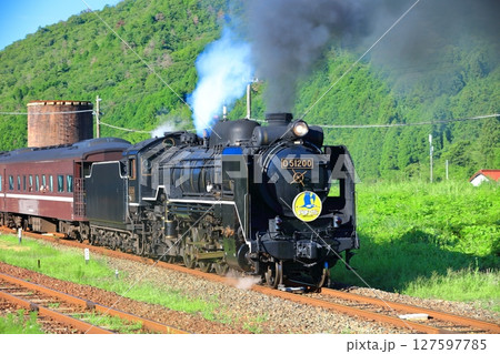 【山口県】黒煙を上げて篠目駅を発進するSLやまぐち号 127597785