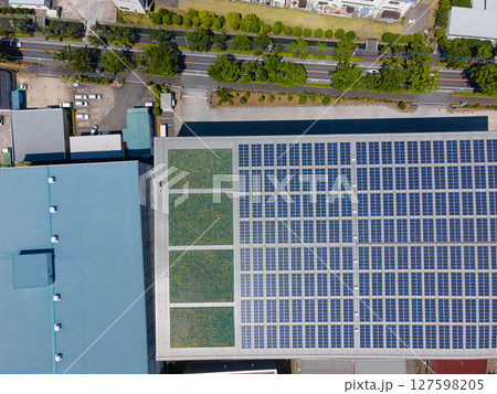 ソーラーパネル　ドローン 127598205