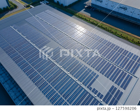 ソーラーパネル　ドローン 127598206