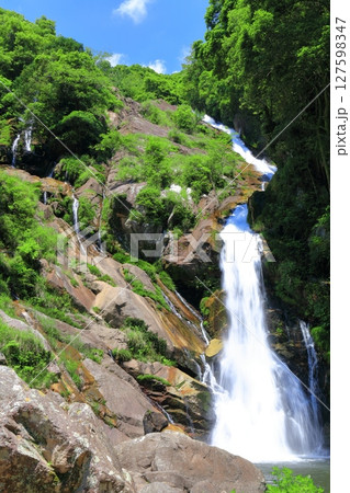【佐賀県】新緑の見帰りの滝(日本の滝100選) 【佐賀県】新緑の見帰りの滝(日本の滝100選) 127598347