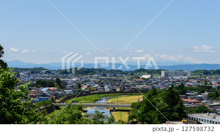梅雨の晴れ間に見る鳥海山　秋田県 127598732