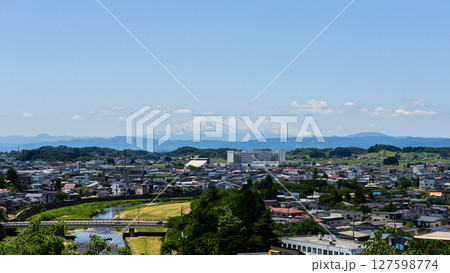 梅雨の晴れ間に見る鳥海山　秋田県 127598774