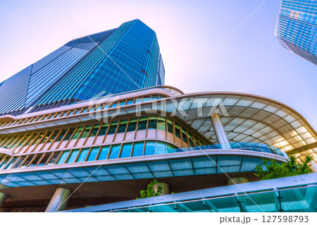 日本の東京都市景観　高輪ゲートウェイ駅前のTAKANAWA GATEWAY CITYなどを望む 127598793