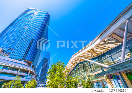 日本の東京都市景観　高輪ゲートウェイ駅前のTAKANAWA GATEWAY CITYなどを望む 127598894