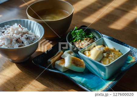 納豆と雑穀米の和朝食セット 127600020