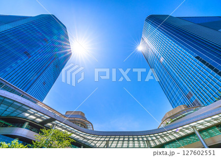 日本の東京都市景観　高輪ゲートウェイ駅前のTAKANAWA GATEWAY CITYなどを望む 127602551