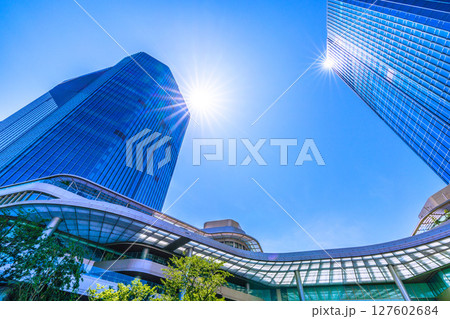 日本の東京都市景観　高輪ゲートウェイ駅前のTAKANAWA GATEWAY CITYなどを望む 127602684