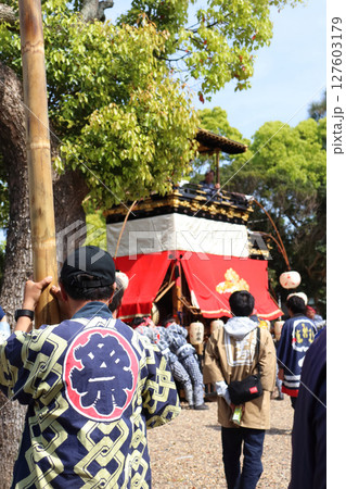 伝統を大切にする春の山車祭り 127603179